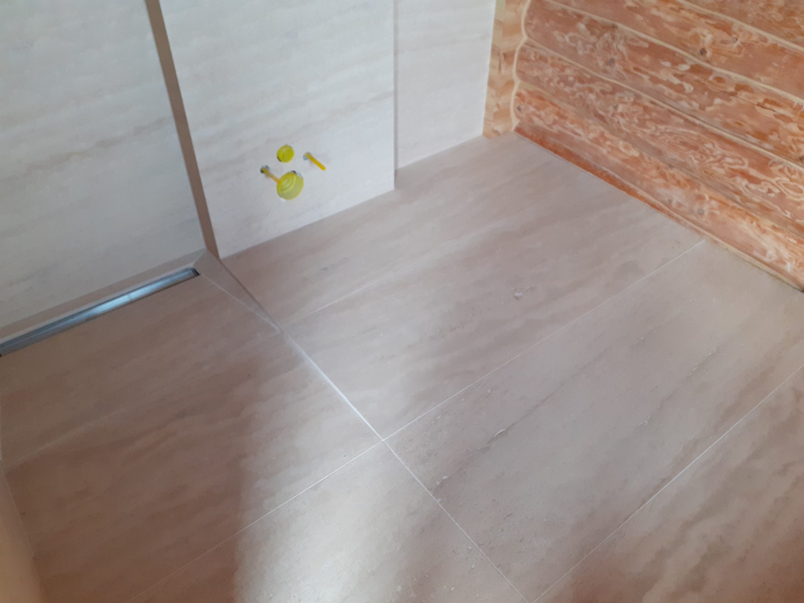 kupaona u mramoru travertin